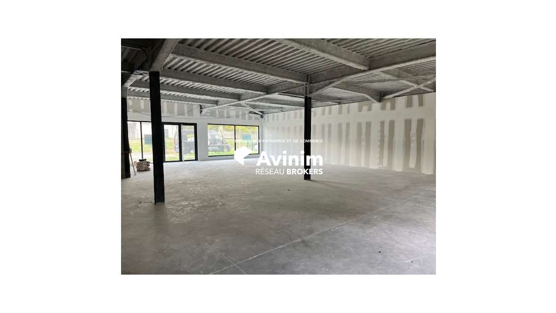 LOCAL COMMERCIAL PRIME SUR AXE PENETRANT GRAND