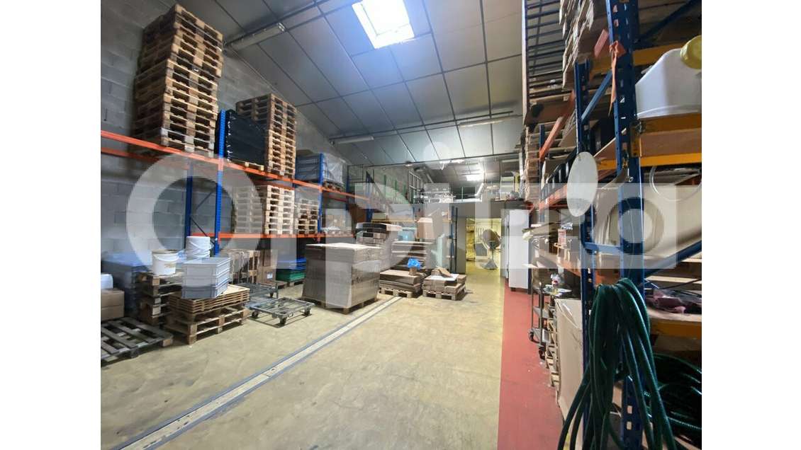 A louer local commercial à St-Georges-de-Reneins