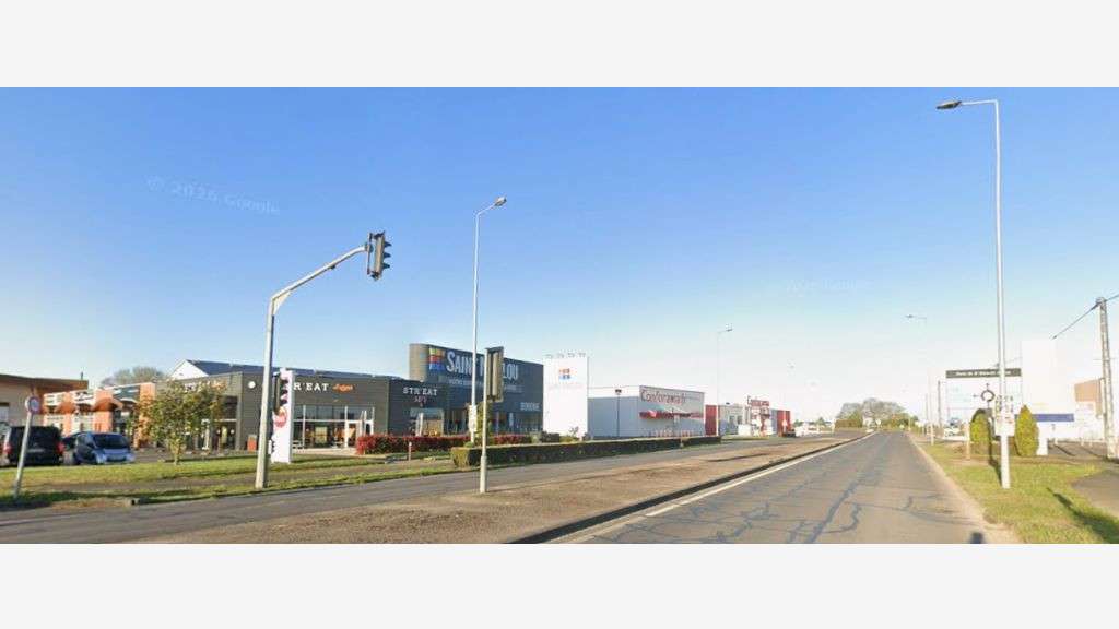Loue local commercial de 1700m² en zc à Bourges