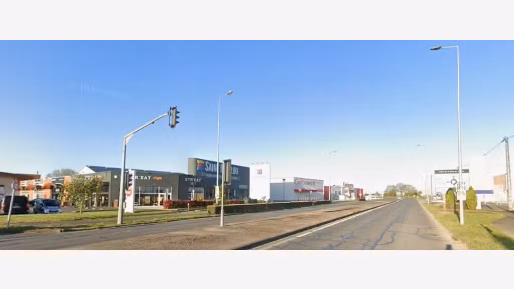 Loue local commercial de 1700m² en zc à Bourges