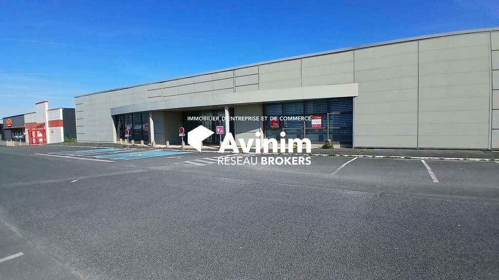 Très beau local 1025m² à louer à Bourges