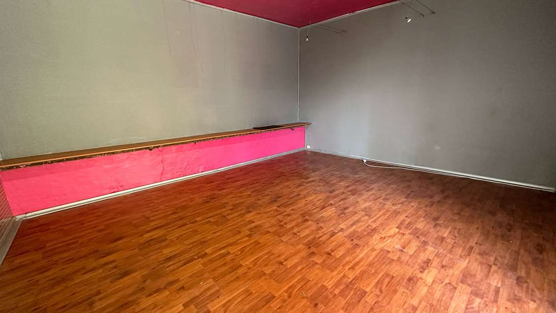 A louer entrepôt 89.83m² à Saint Germain en Laye 