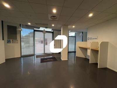  vous propose à la location, un local comm
