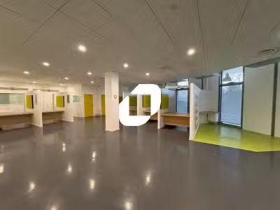  vous propose à la location, un local comm