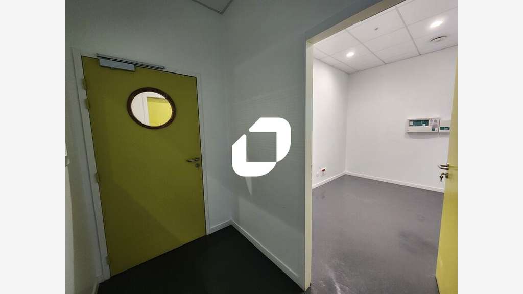  vous propose à la location, un local comm