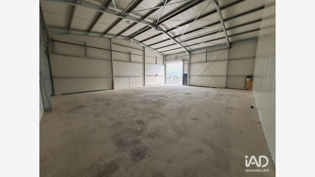 A louer entrepôt de 390m² à Saint-Germain-Laval