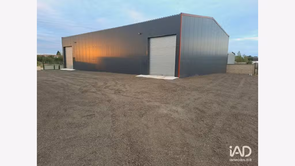 A louer entrepôt de 390m² à Saint-Germain-Laval