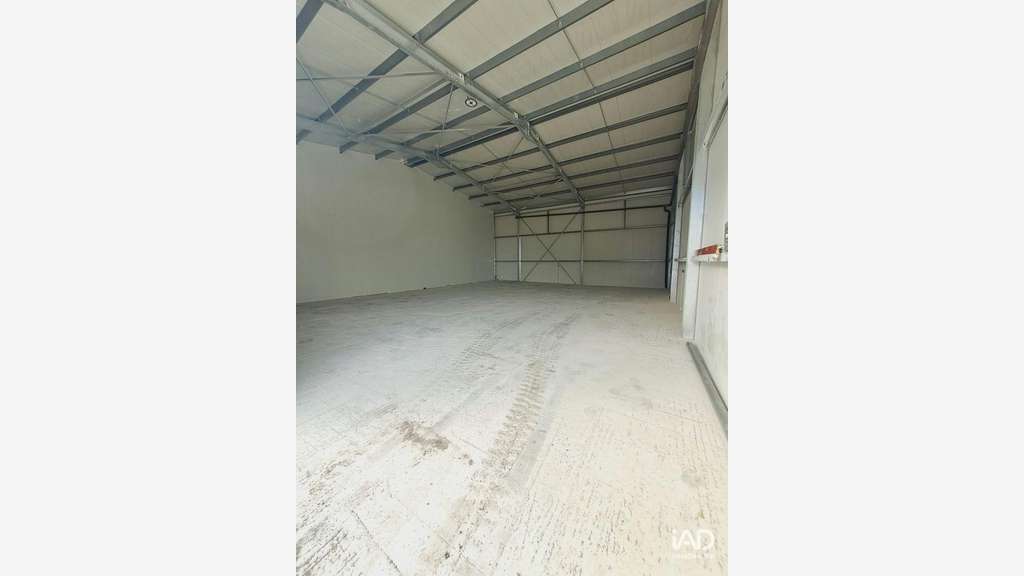 A louer entrepôt de 390m² à Saint-Germain-Laval