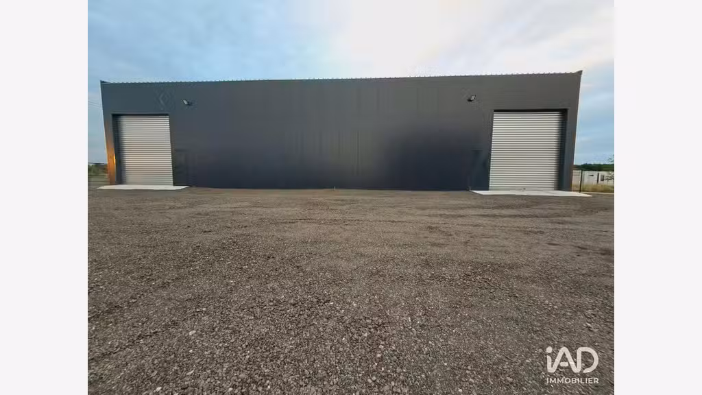 A louer entrepôt de 390m² à Saint-Germain-Laval