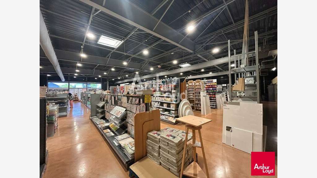 Local commercial 454m² à louer St-Gervais-la-Forêt