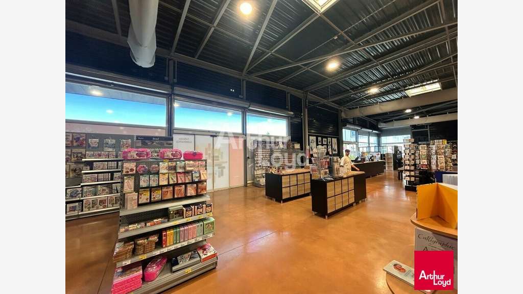 Local commercial 454m² à louer St-Gervais-la-Forêt
