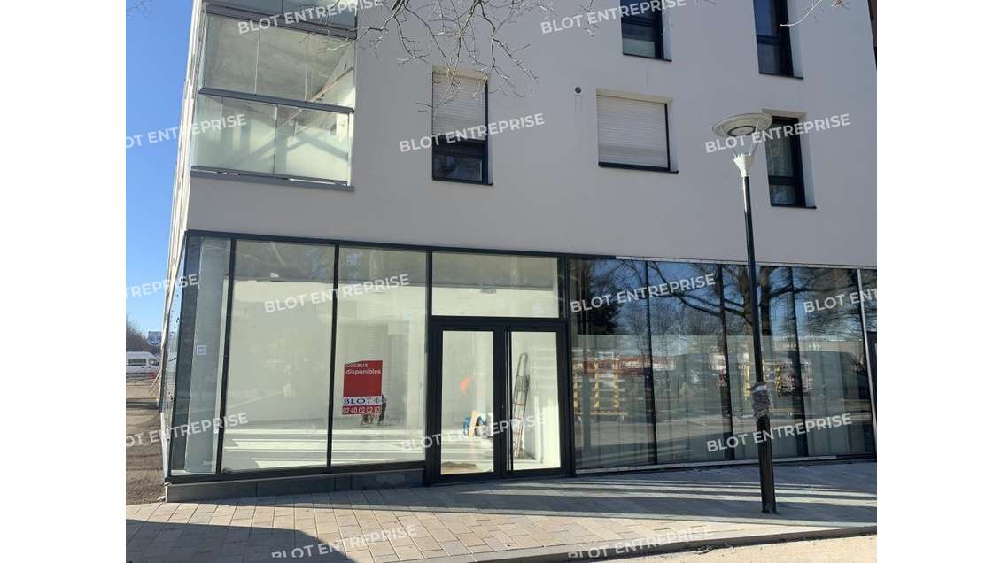 À LOUER - LOCAUX COMMERCIAUX - 59 M² - SAINT H