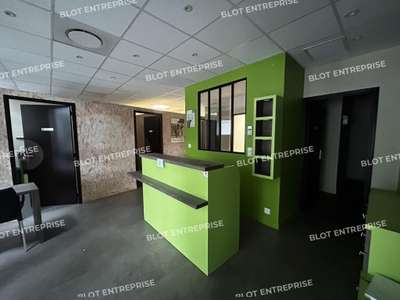 À LOUER - LOCAUX COMMERCIAUX - 89 M² - SAINT H