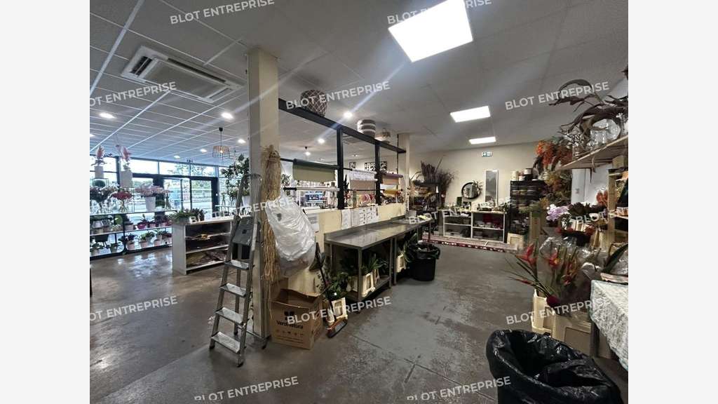 A louer locaux commerciaux de 203m² Saint Herblain