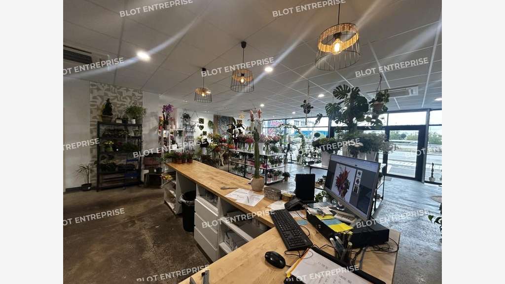A louer locaux commerciaux de 203m² Saint Herblain