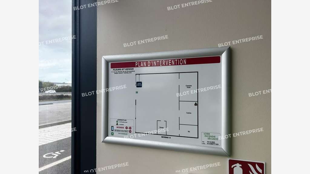 A louer locaux commerciaux de 203m² Saint Herblain