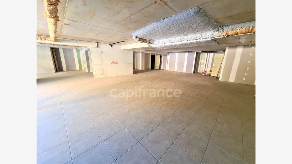 A louer local commercial de 210m² Nice St Isidore