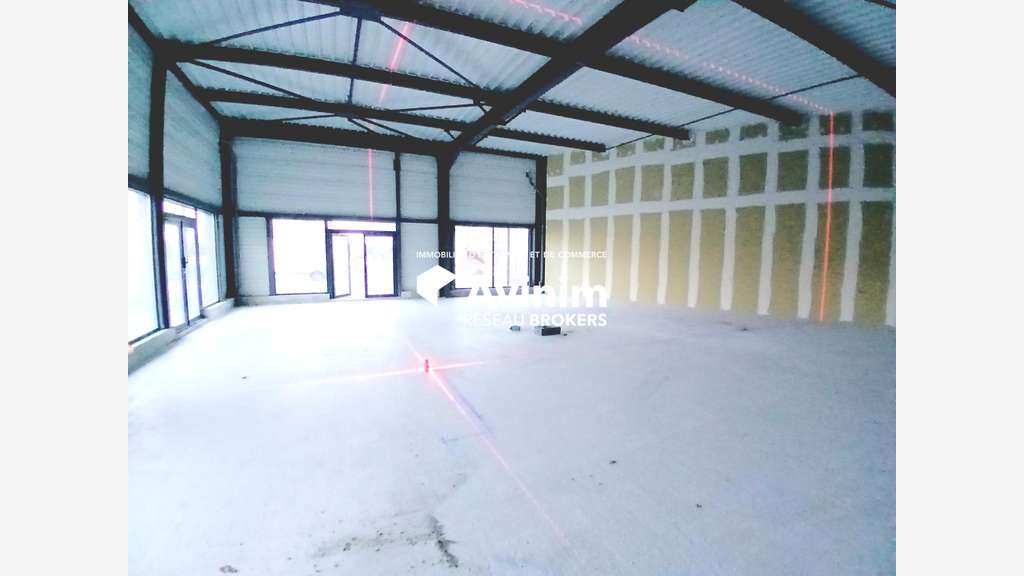 Local 137m² à louer retail park St-Jean-de-Ruelle