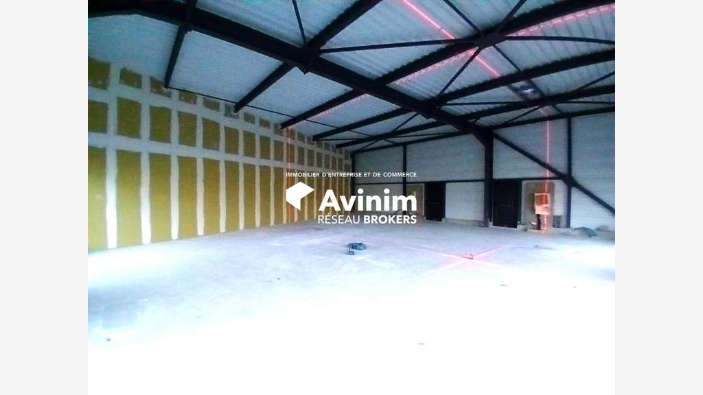 Local 137m² à louer retail park St-Jean-de-Ruelle