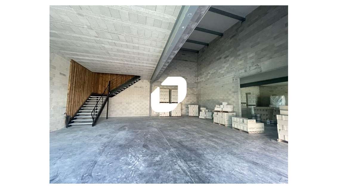 A louer Local commercial 160m² Saint jean d'illac