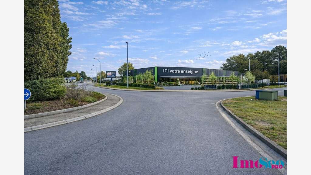 A louer local 685m² face McDo Saint-Jean-d'Illac