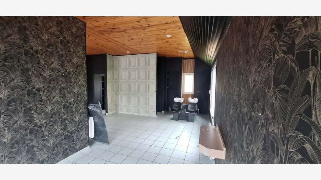 Local 70m² empl stratégique Saint-Jean-la-Poterie