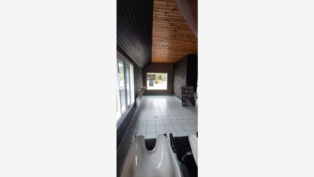 Local 70m² empl stratégique Saint-Jean-la-Poterie