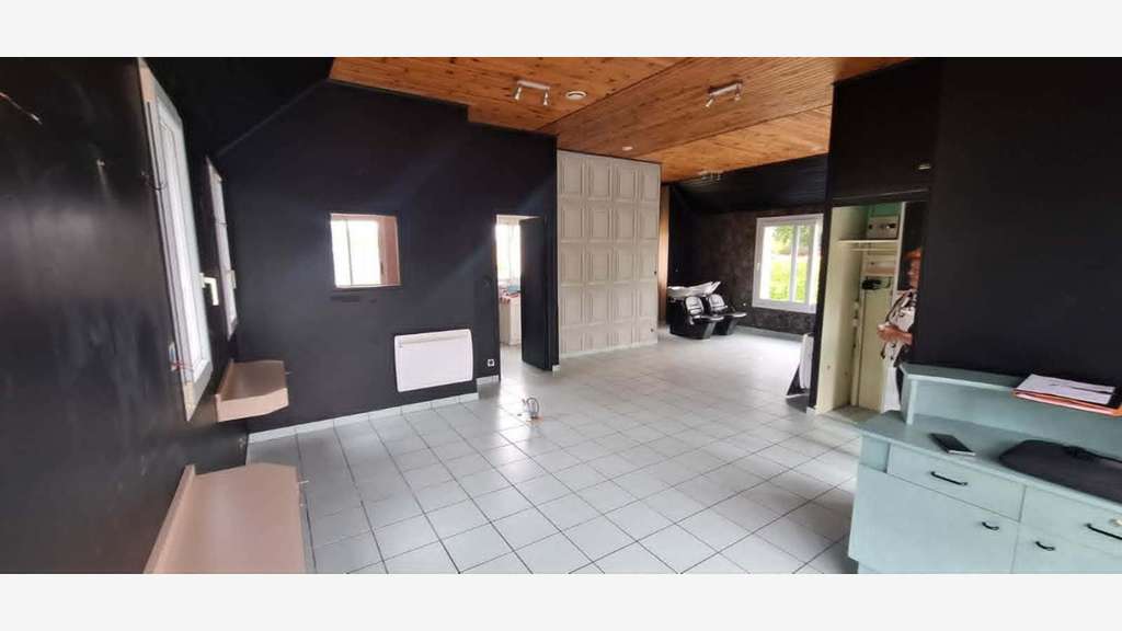Local 70m² empl stratégique Saint-Jean-la-Poterie