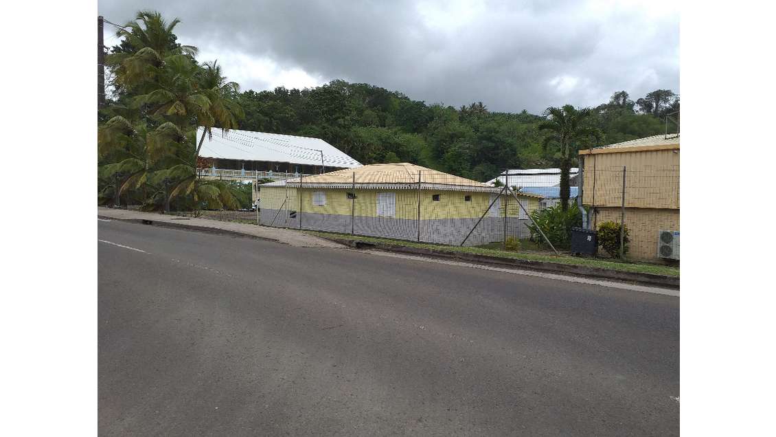 A louer local 125m² ZA Rivière Blanche à St Joseph