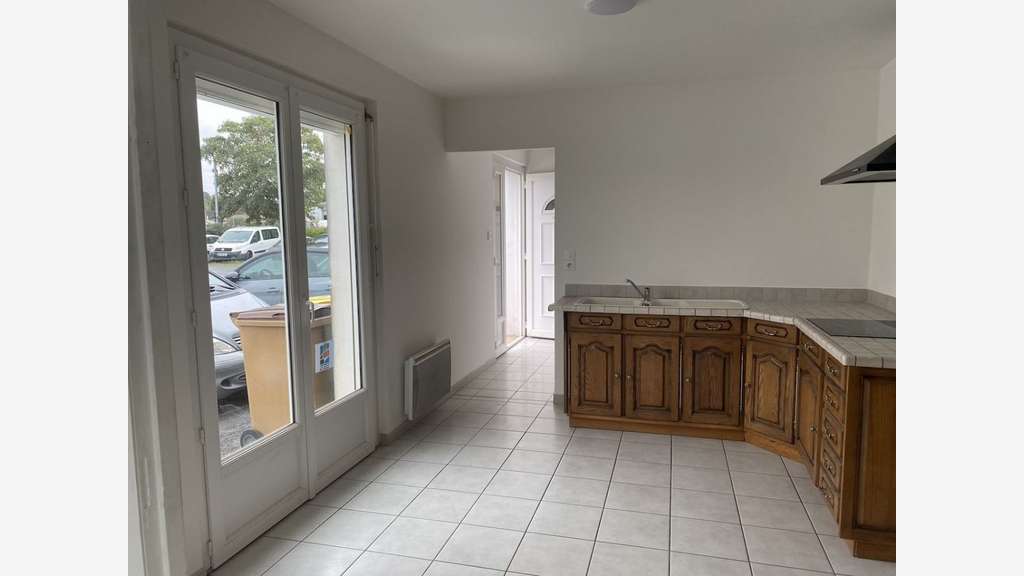 Local commercial 75.00m2 - ARTISANAL - 700 euros