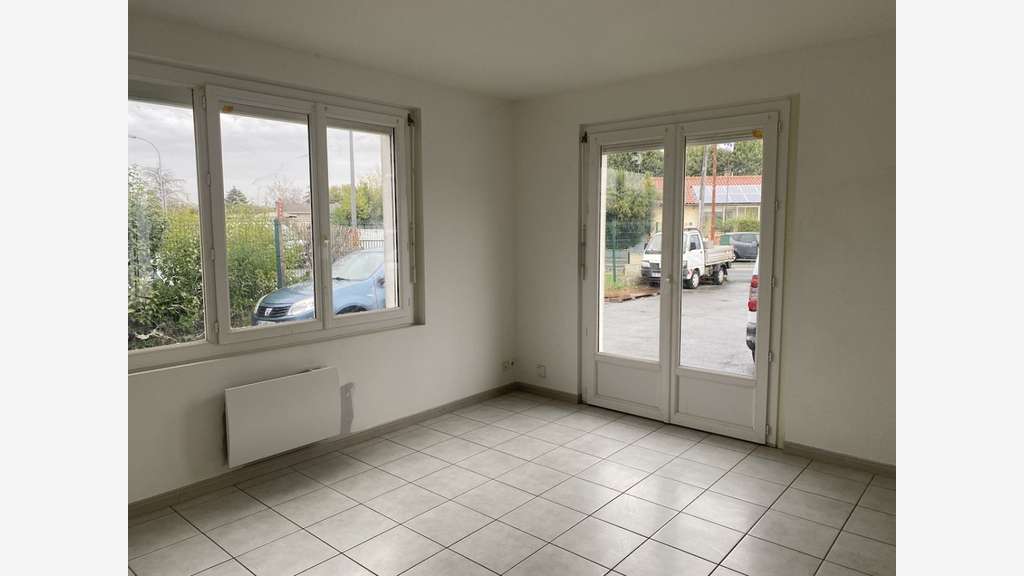 Local commercial 75.00m2 - ARTISANAL - 700 euros