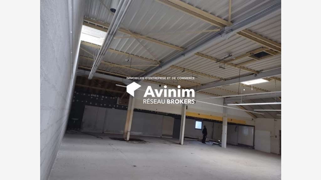 Loue local commercial d'activités de 342m² à Metz
