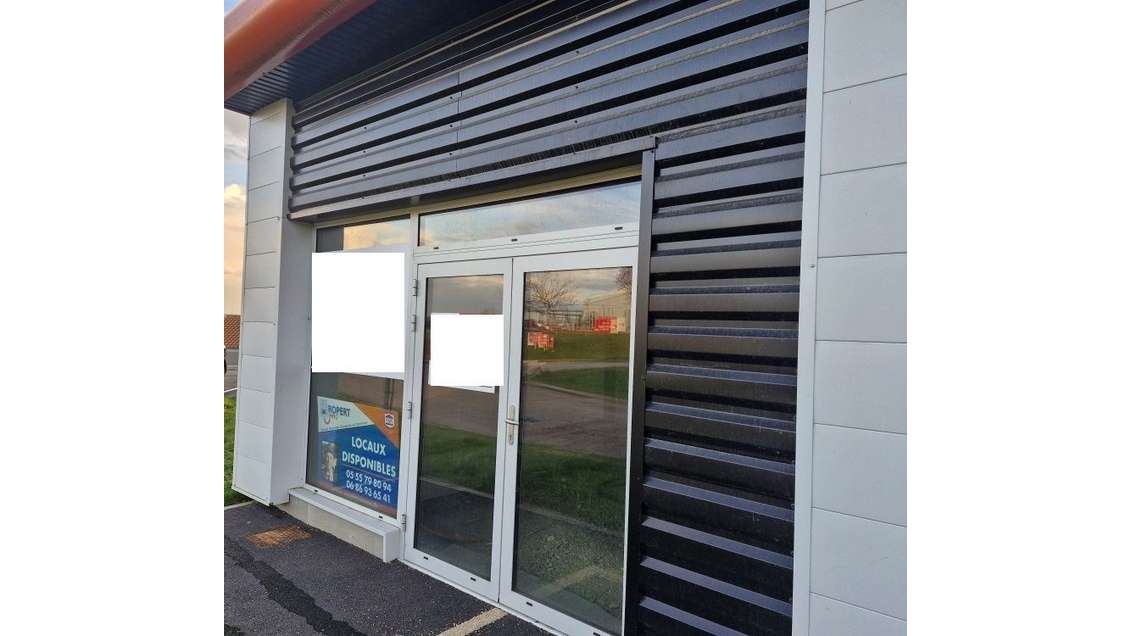 Cellule Commrciale de 50 m² à SAINT-JUNIEN