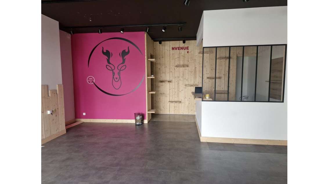 Local Commercial de 92 m² à SAINT JUNIEN !