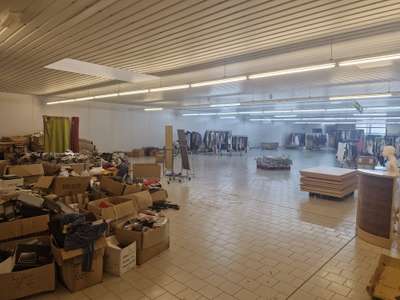 Location d'un grand local commercial !