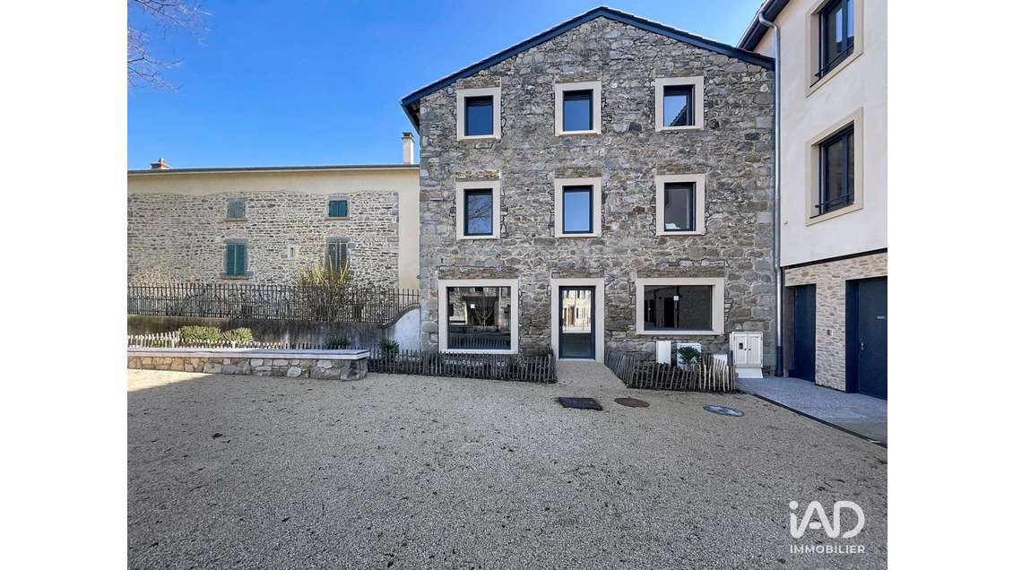 A louer boutique 93m² à Saint-Laurent-d'Agny