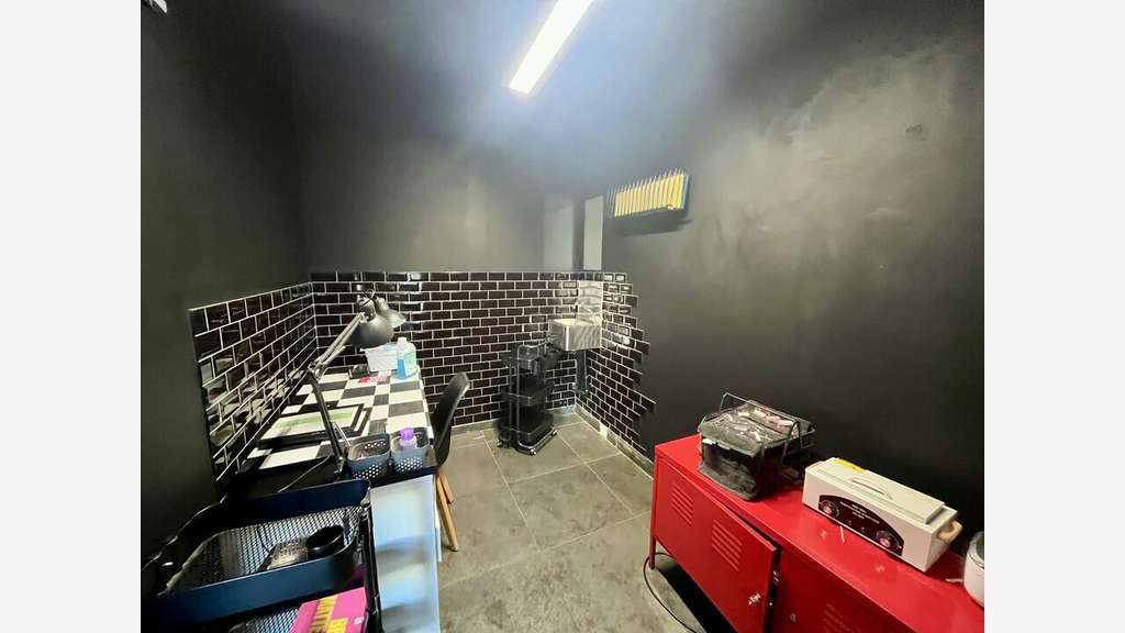 A louer local 40m² en ZAC Saint-Laurent-des-Arbres