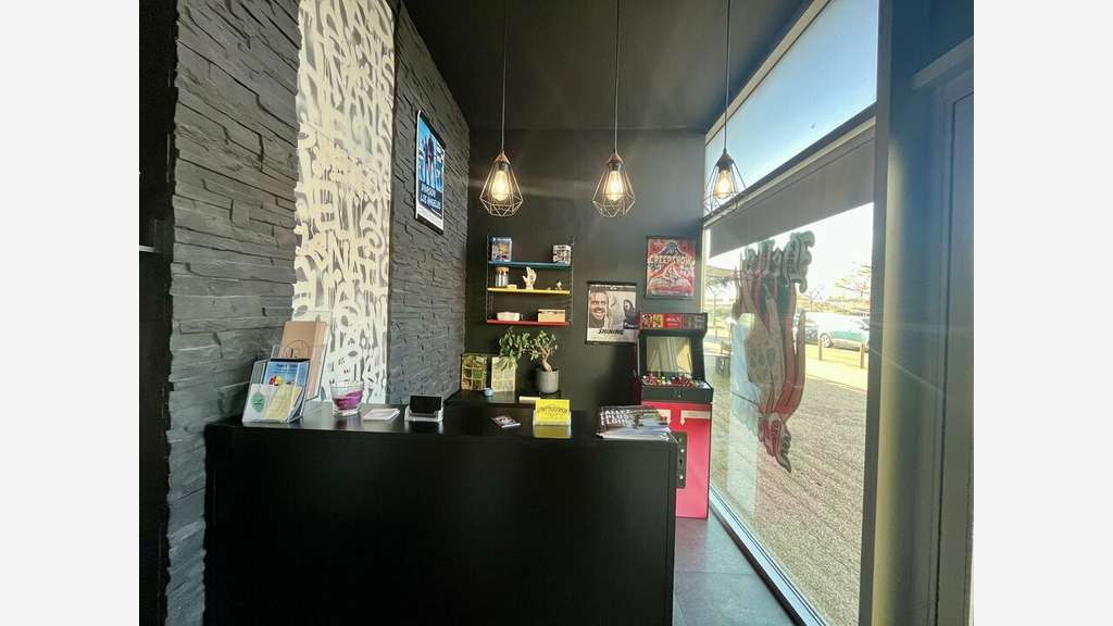 A louer local 40m² en ZAC Saint-Laurent-des-Arbres