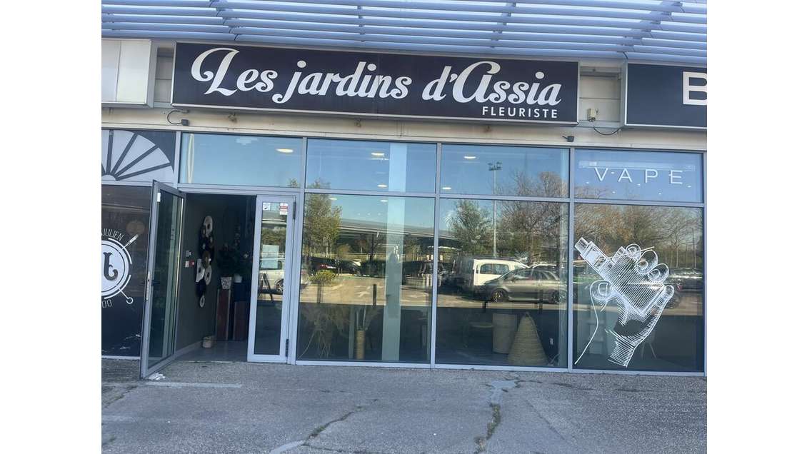 SAINT-LAURENT-DES-ARBRES - LOCAL COMMERCIAL à