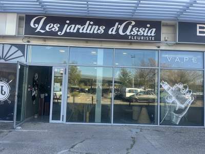 Location Locaux commerciaux - Boutiques à Saint-Laurent-des-Arbres