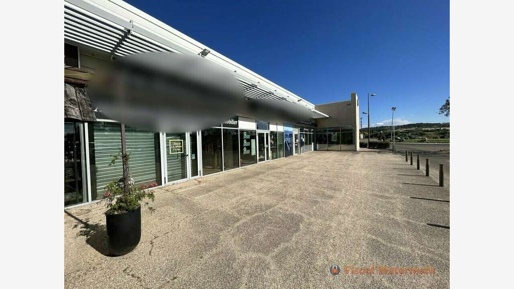 SAINT-LAURENT-DES-ARBRES - LOCAL COMMERCIAL à