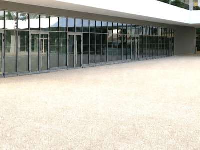 A louer local 144m² St-Laurent-du-Var Square Benes