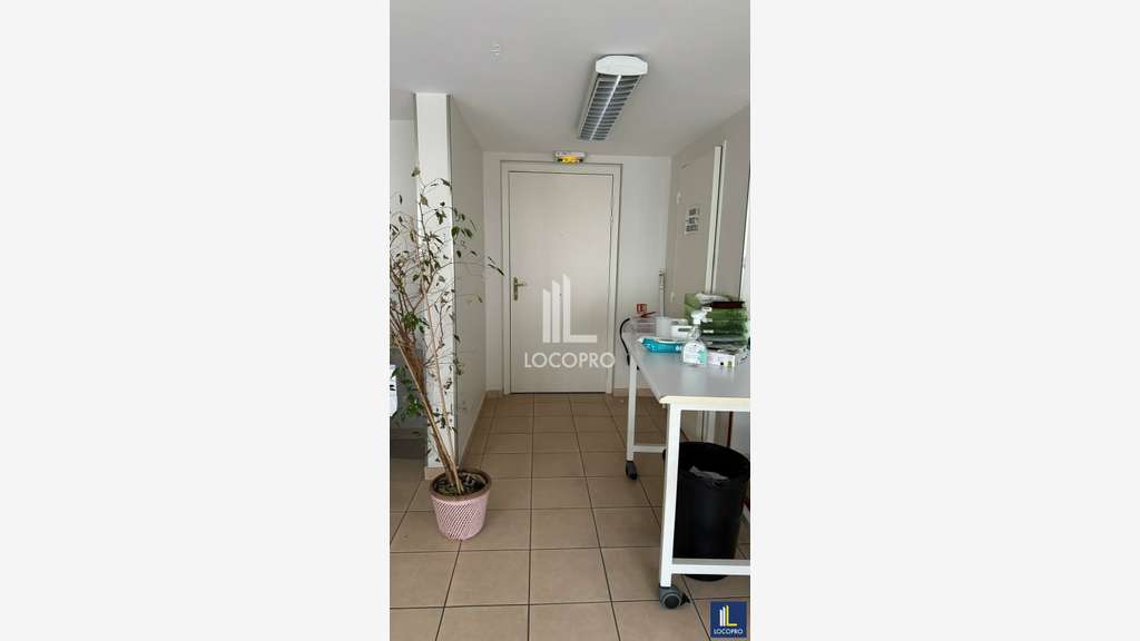 A louer local commercial 156m² à St-Laurent-du-Var