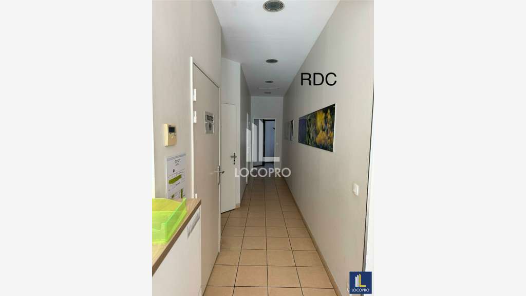 A louer local commercial 156m² à St-Laurent-du-Var