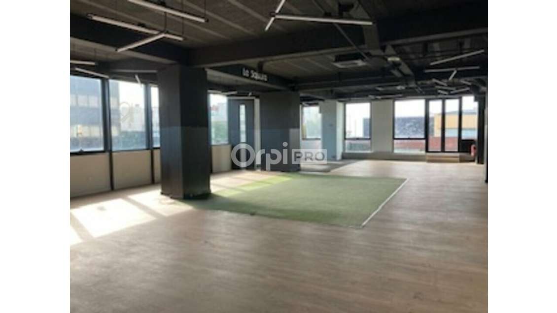 A louer local commercial 359m² R+1 proche Cap3000