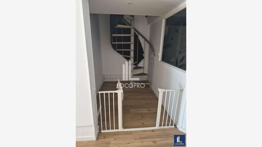 Location local commercial 100m² St-Laurent-du-Var