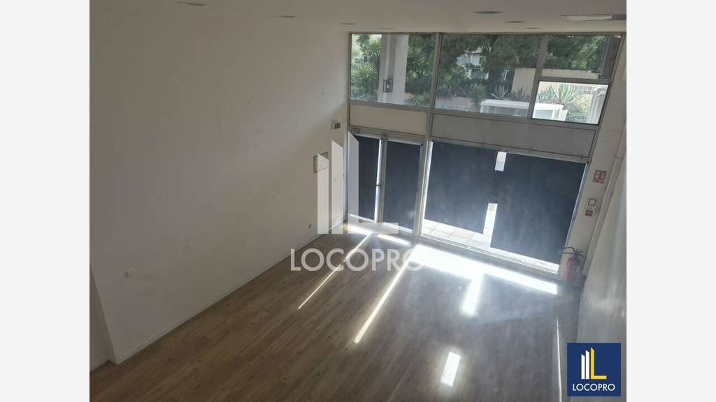 Location local commercial 100m² St-Laurent-du-Var