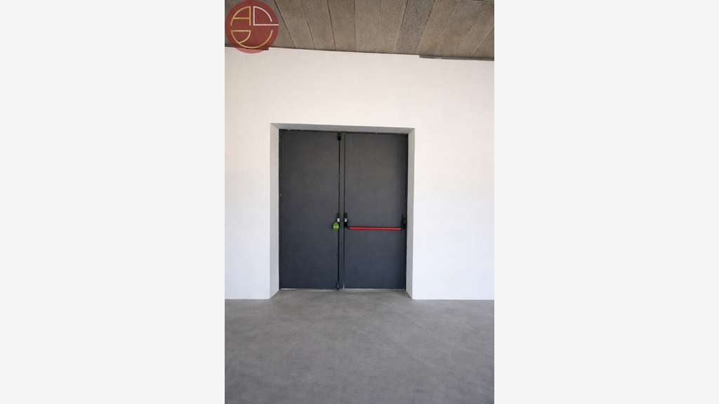 Local commercial 220m² à louer à Saint-Lys