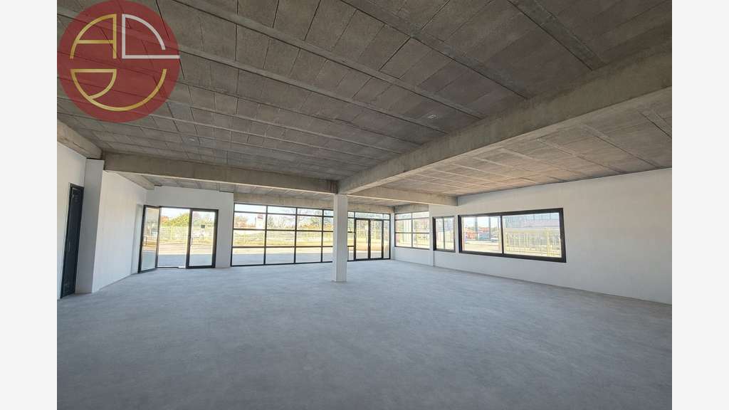 Local commercial 220m² à louer à Saint-Lys