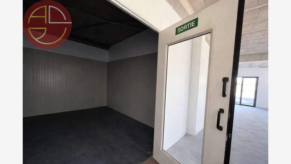 Local commercial 220m² à louer à Saint-Lys